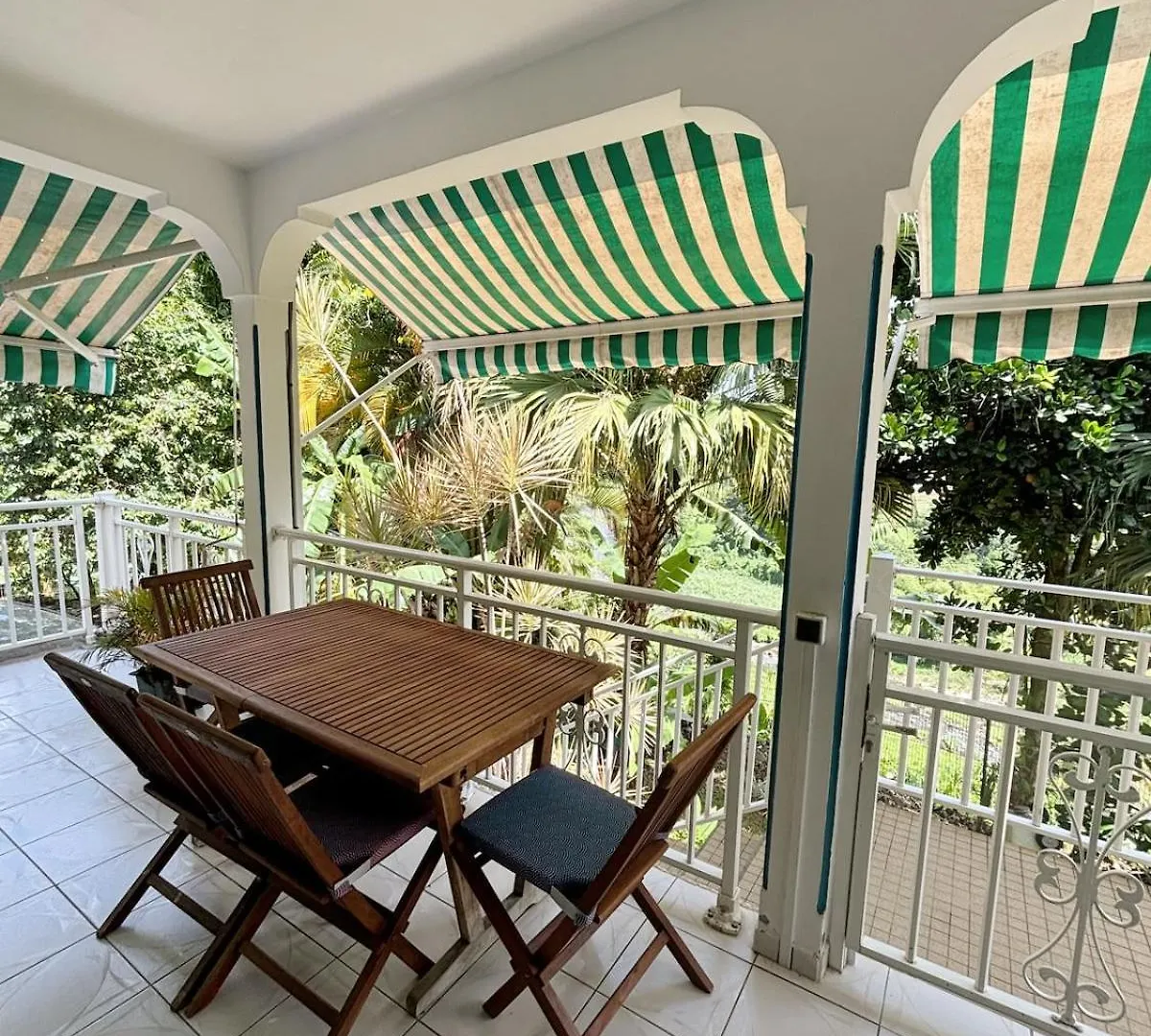 Appartement Maison Perchee Face A La Riviere, Nature & Calme Petit-Bourg Guadeloupe
